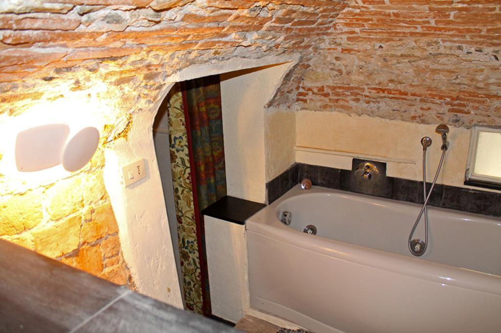 Torre Cepollini Hotel Албенга Стая снимка